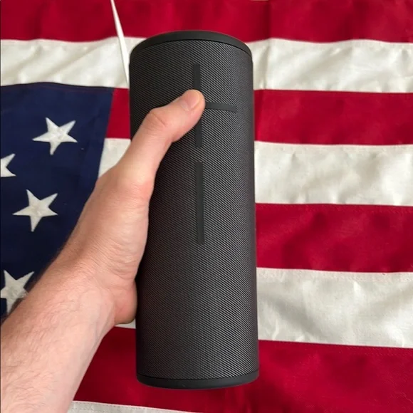 Black Portable Bluetooth Speaker - Picture 5 of 13